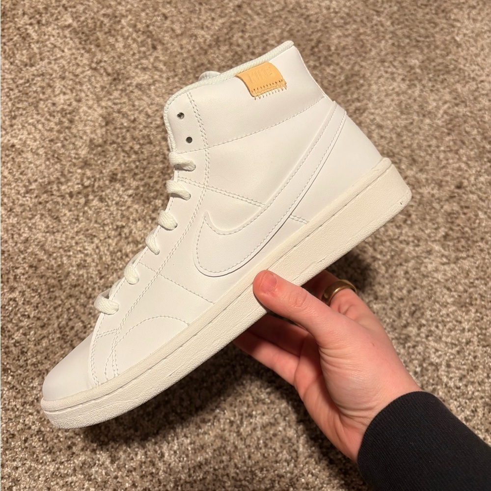 NWT Women’s Nike Court Royale 2 Mid - Women’s 9